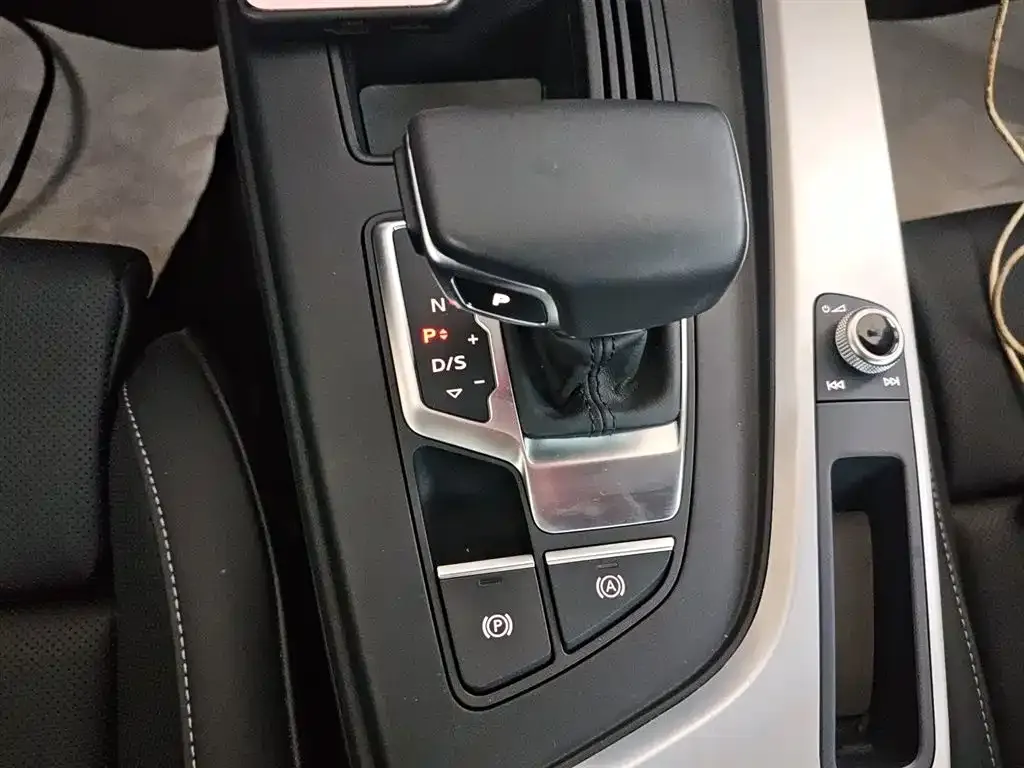 Audi A4L 2024 из CN, фото 6