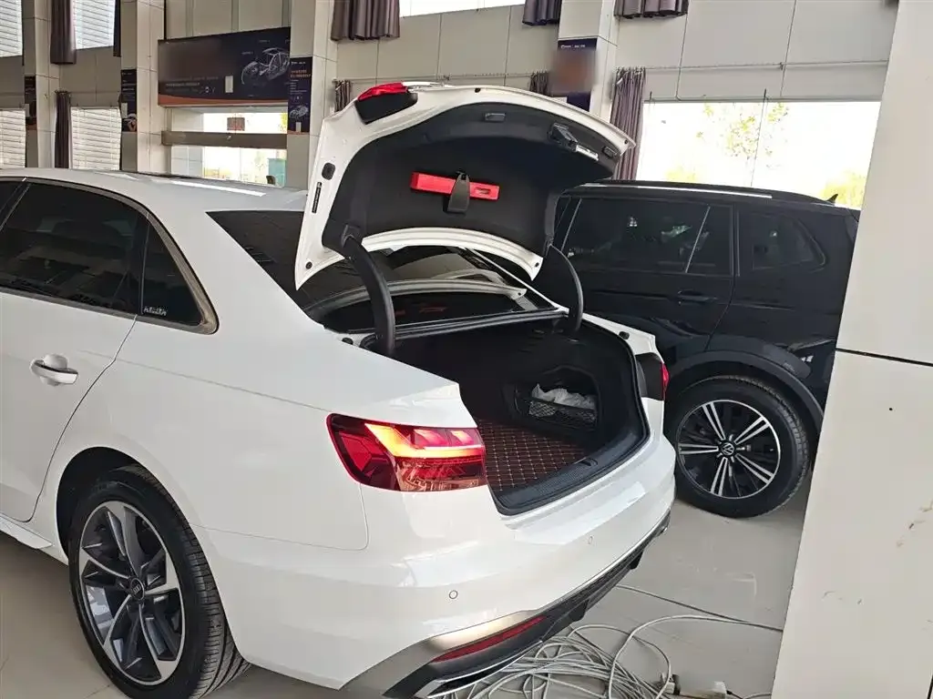 Audi A4L 2024 из CN, фото 9
