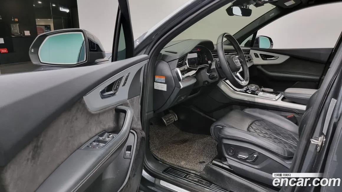 Audi Q7 2021 из KR, фото 10