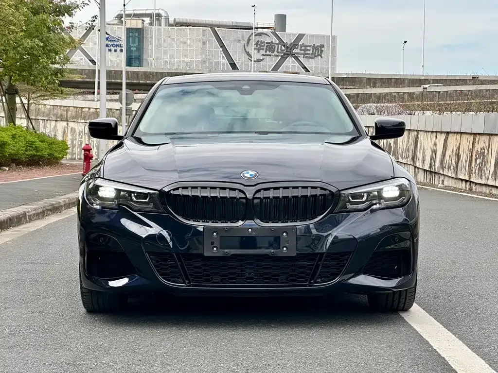 BMW 3 Series 2021 из CN, фото 2