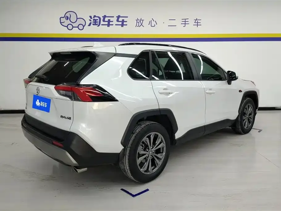 Toyota RAV4 2023 из CN, фото 3