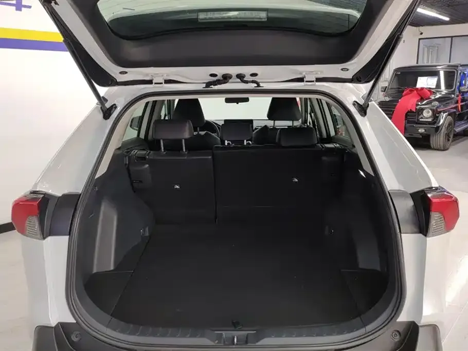 Toyota RAV4 2023 из CN, фото 4