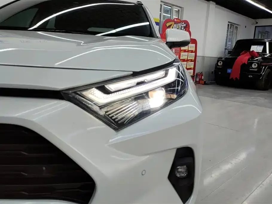 Toyota RAV4 2023 из CN, фото 5