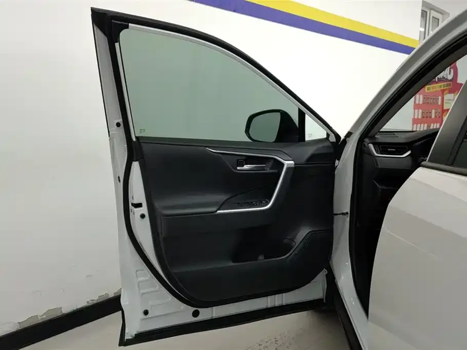 Toyota RAV4 2023 из CN, фото 7