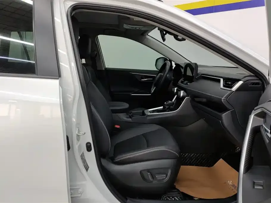 Toyota RAV4 2023 из CN, фото 8