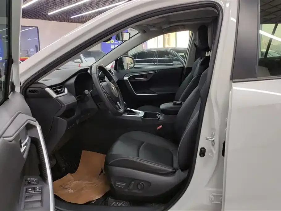 Toyota RAV4 2023 из CN, фото 9