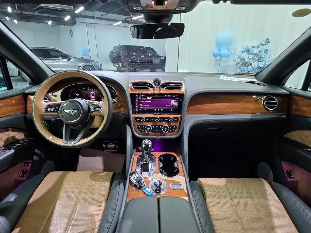Bentley Bentayga 2021 из CN, фото 10
