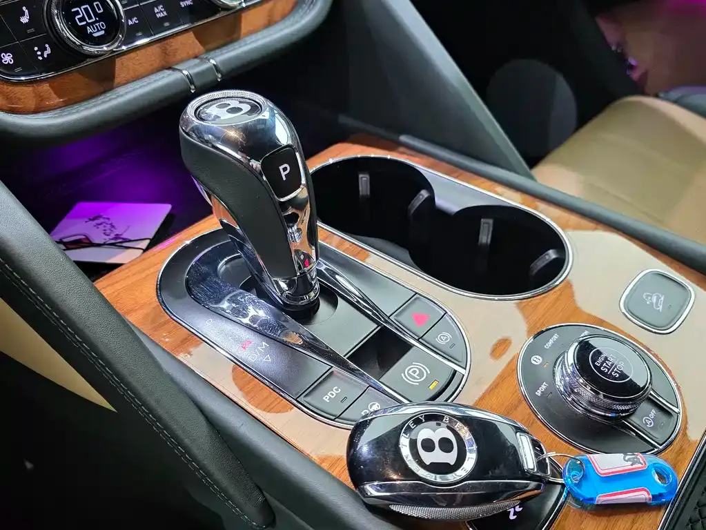 Bentley Bentayga 2021 из CN, фото 6