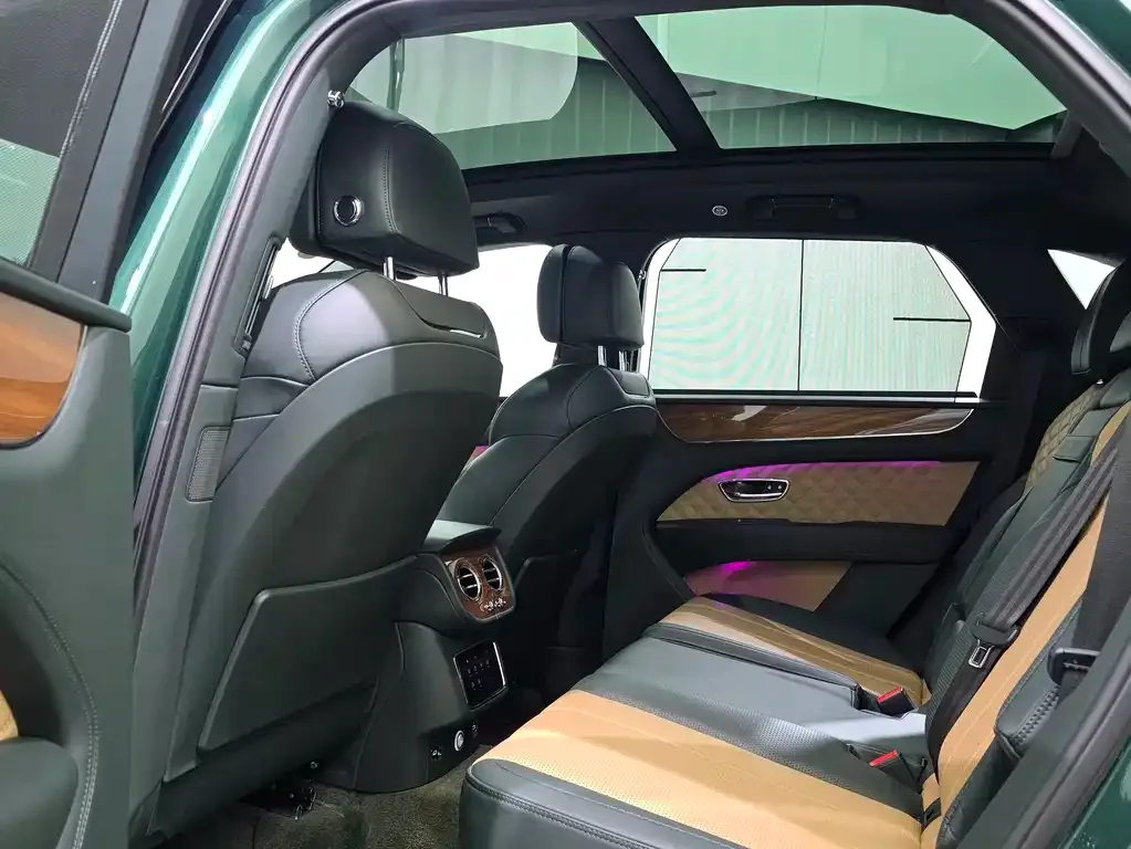 Bentley Bentayga 2021 из CN, фото 8