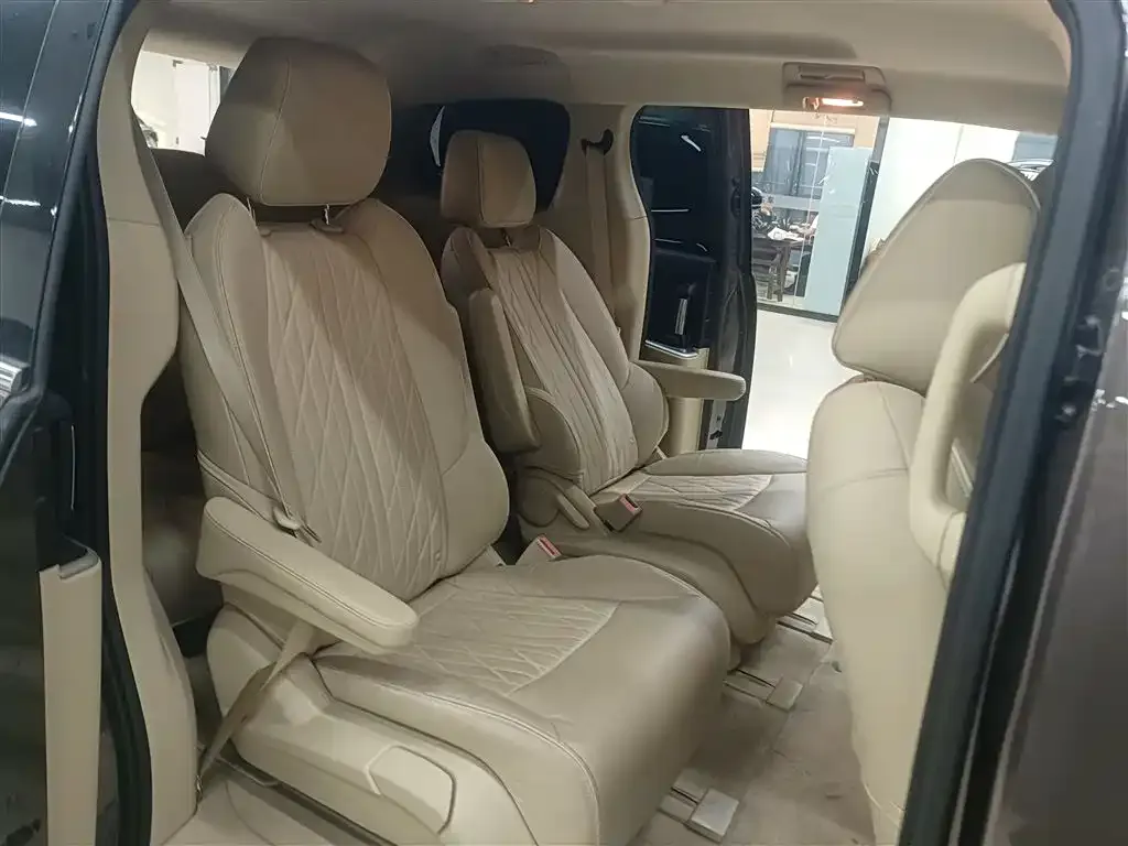 Buick GL8 2023 из CN, фото 10