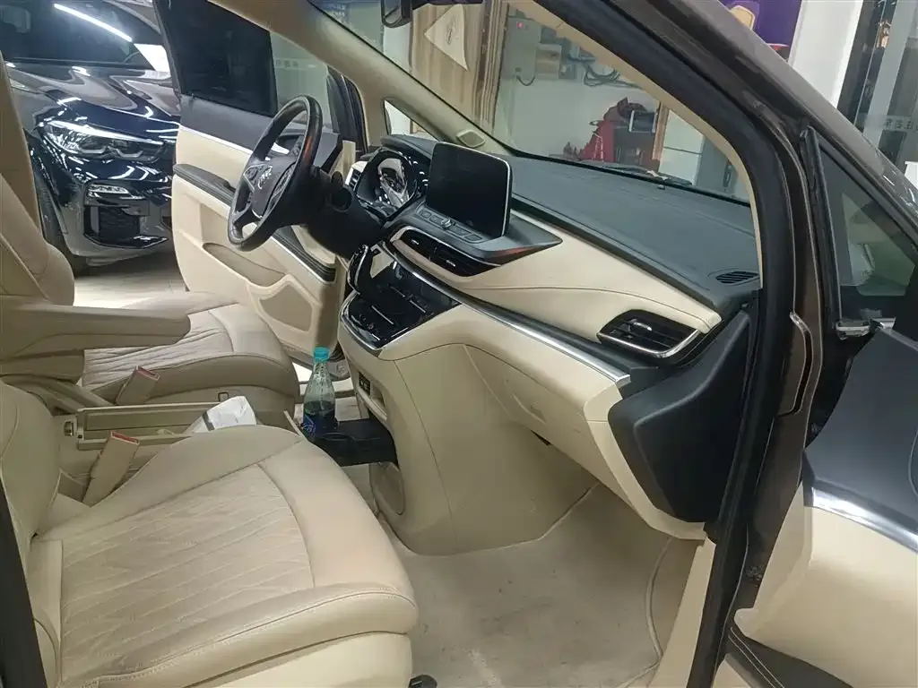 Buick GL8 2023 из CN, фото 9