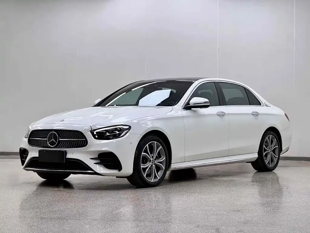 Mercedes-Benz E-Class — фото 1