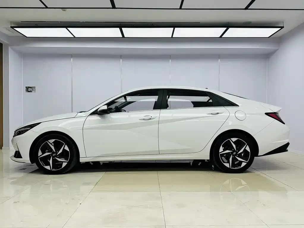 Hyundai Elantra 2023 из CN, фото 5