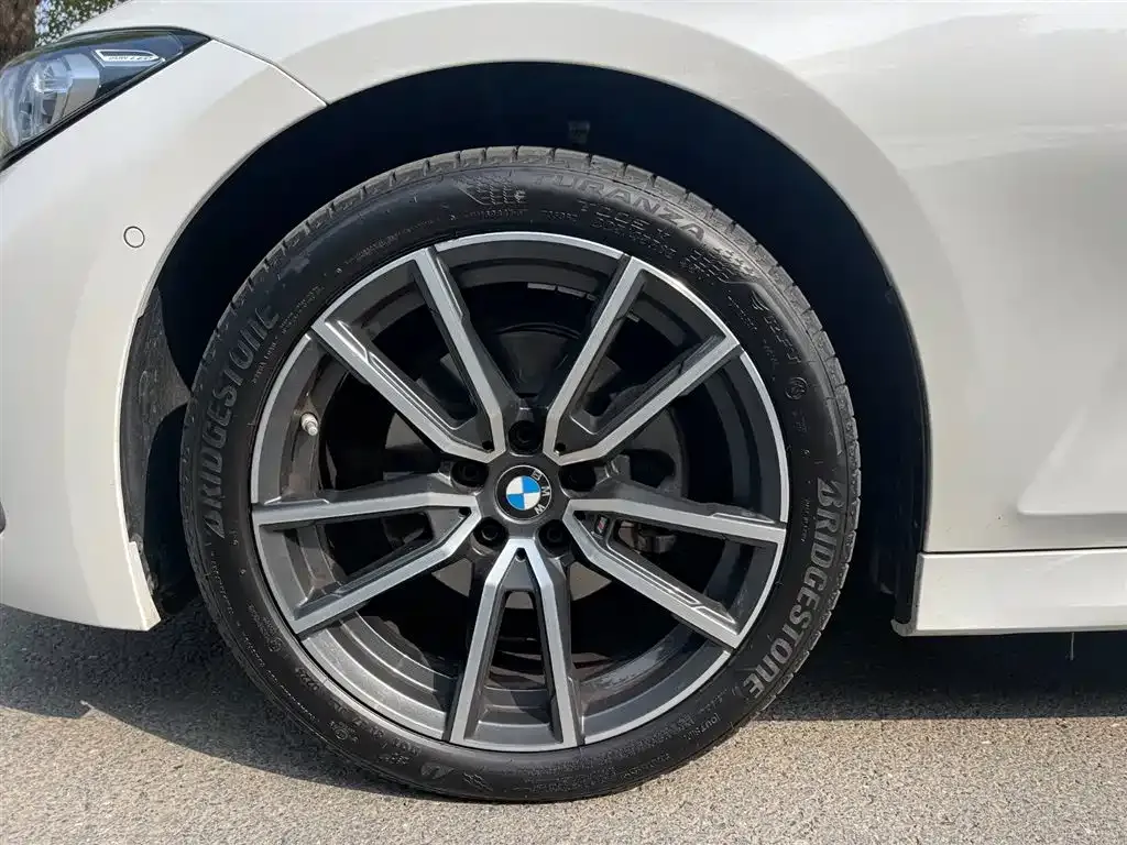 BMW 3 Series 2024 из CN, фото 8