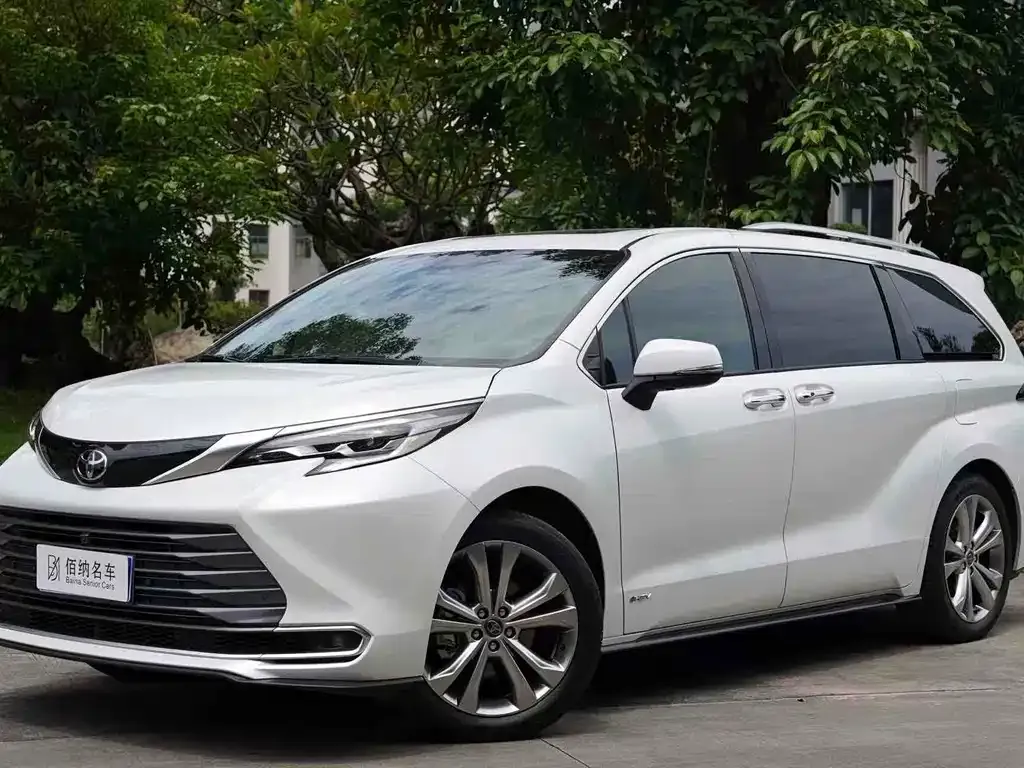 Toyota Sienna 2024 из CN, фото 2