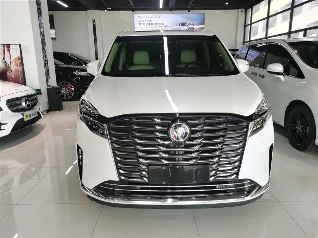 Buick GL8 2023 из CN, фото 3
