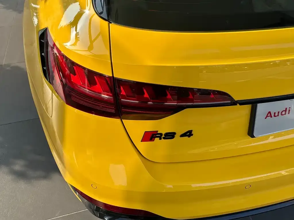 Audi RS 4 2024 из CN, фото 5