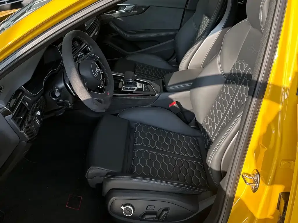 Audi RS 4 2024 из CN, фото 8