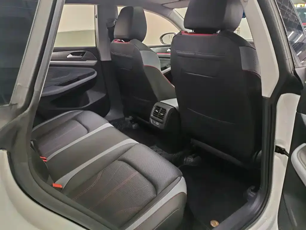 Volkswagen Lamando 2024 из CN, фото 2