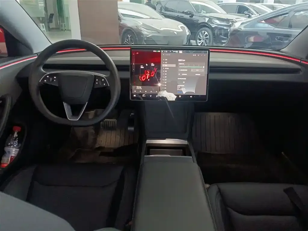 Tesla Model 3 — фото 10