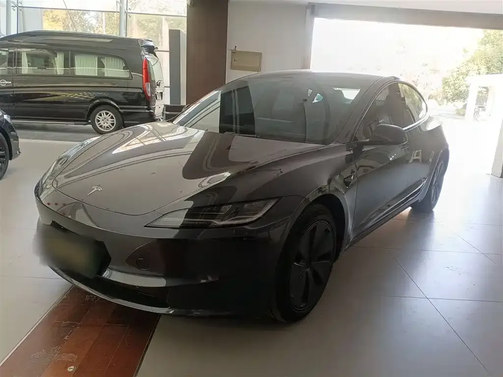 Tesla Model 3 — фото 2