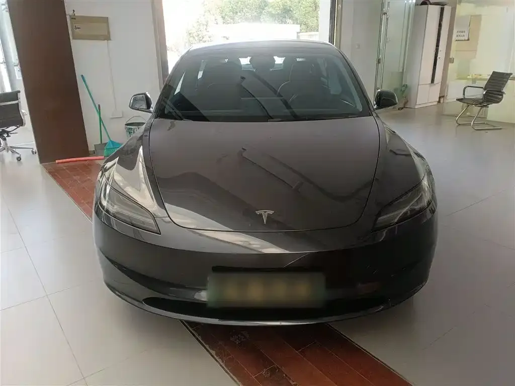 Tesla Model 3 — фото 3