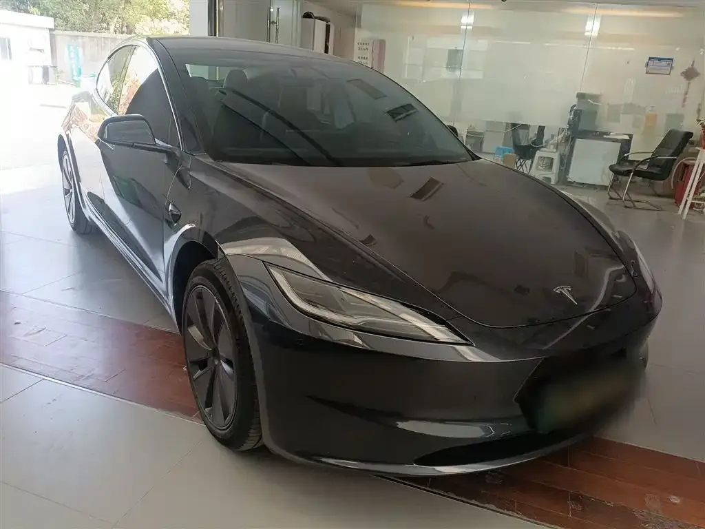 Tesla Model 3 — фото 4
