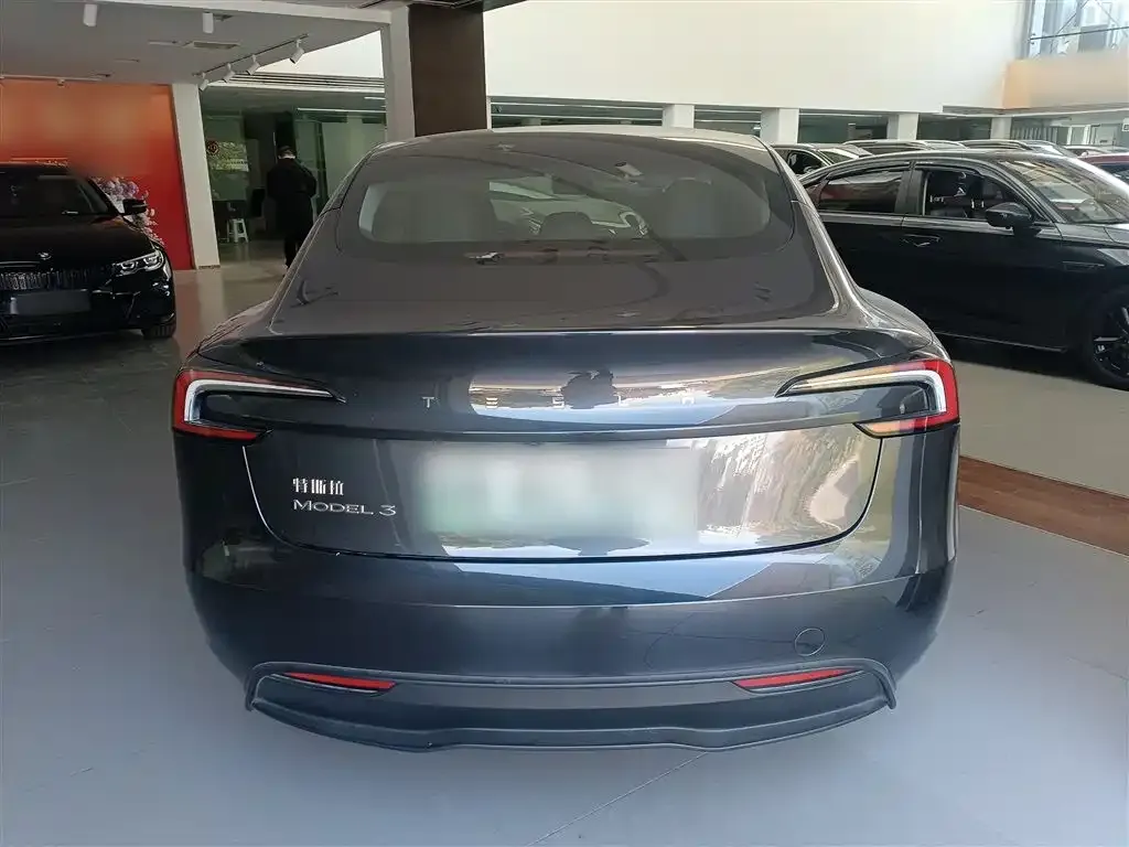 Tesla Model 3 — фото 6