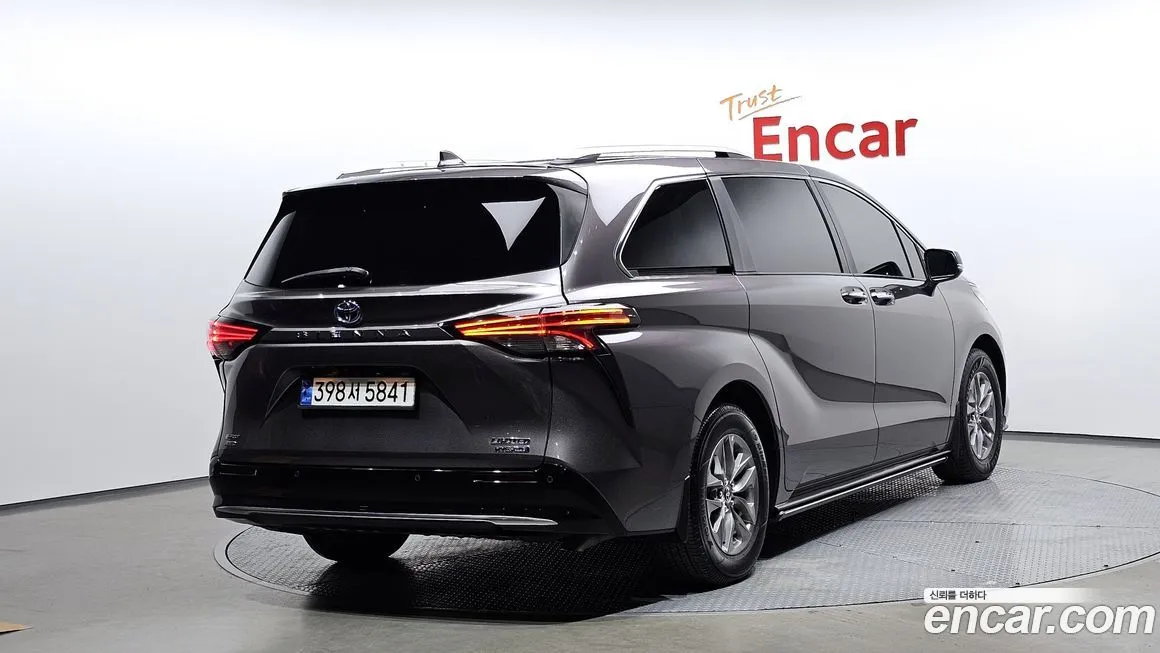 Toyota Sienna 2023 из KR, фото 2