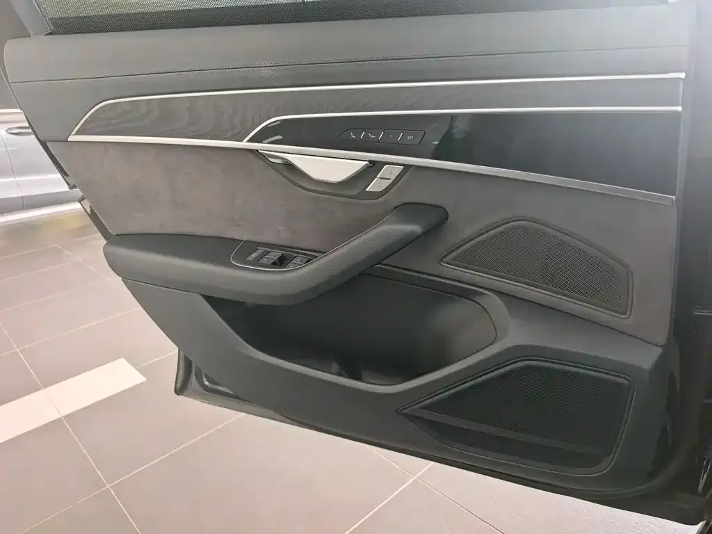 Audi A8 2025 из CN, фото 7