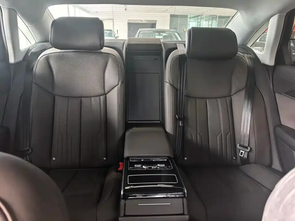 Audi A8 2025 из CN, фото 8
