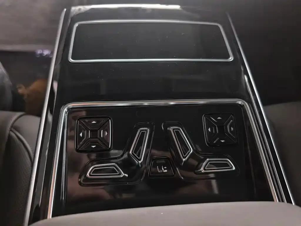 Audi A8 2025 из CN, фото 9