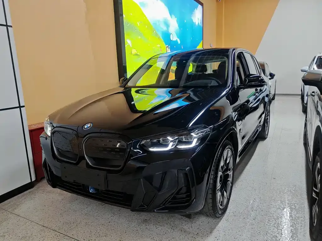 BMW iX3 — фото 1