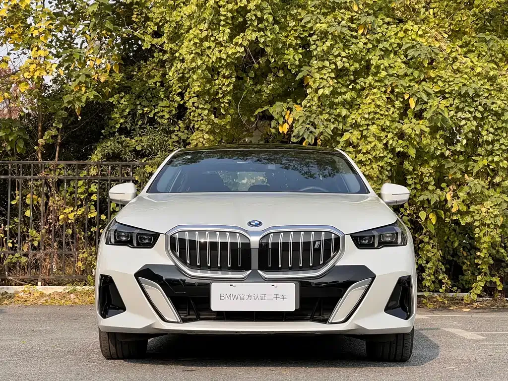 BMW i5 — фото 2