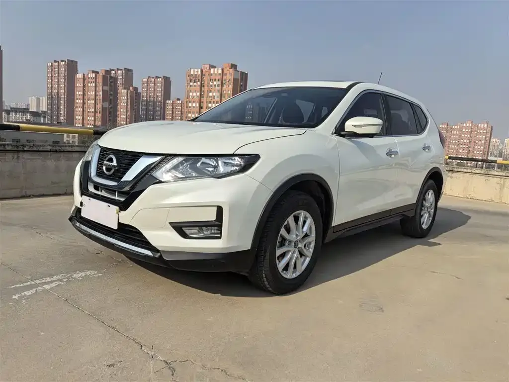 Nissan X-Trail — фото 1