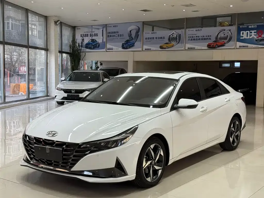 Hyundai Elantra 2023 из CN, фото 1