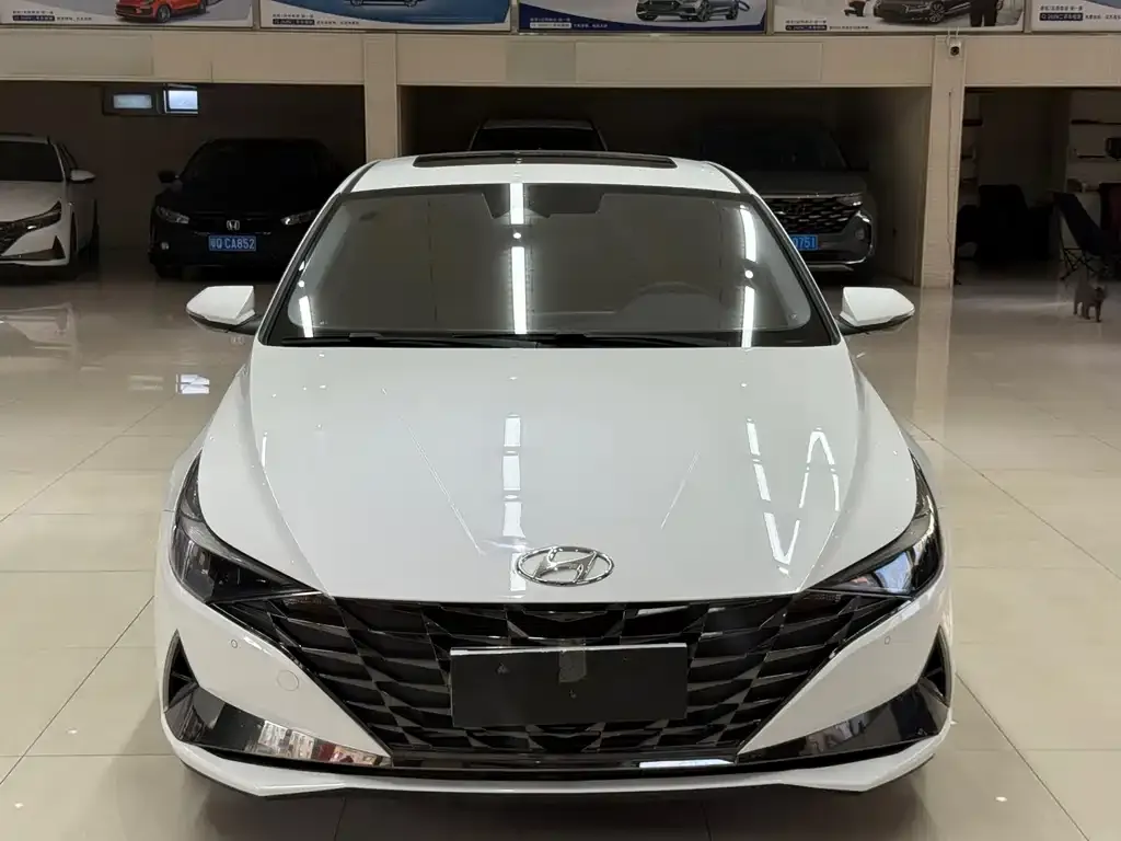 Hyundai Elantra 2023 из CN, фото 2