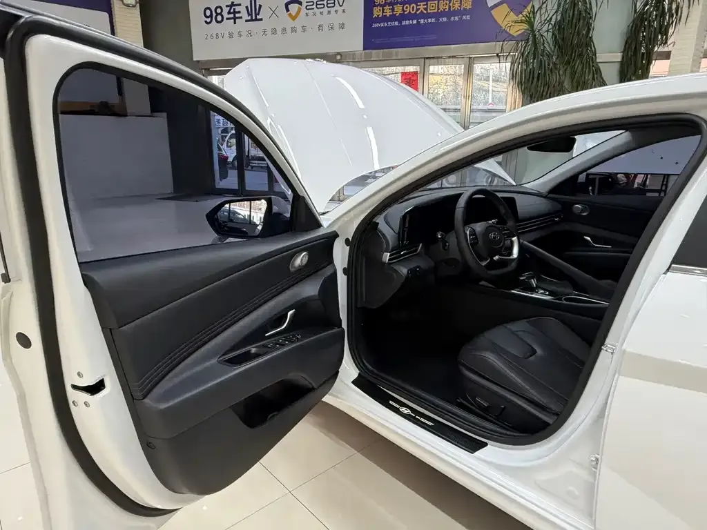 Hyundai Elantra 2023 из CN, фото 8