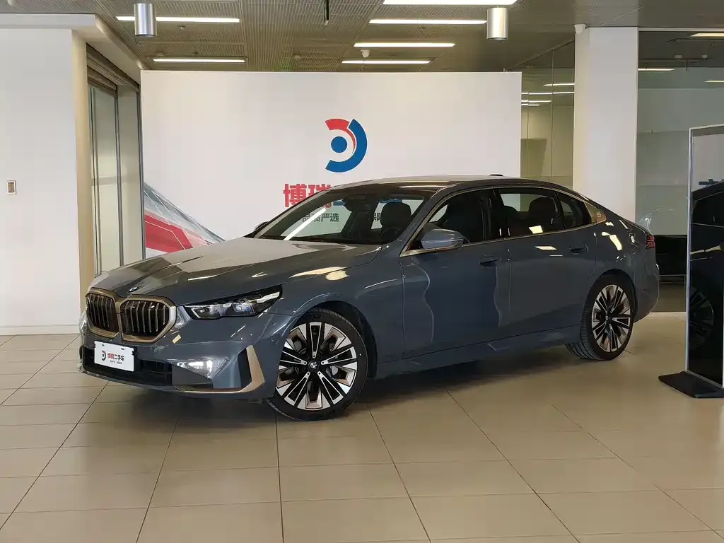 BMW 5 Series 2024 из CN, фото 1