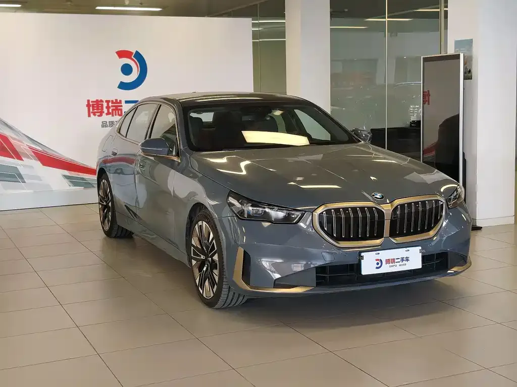 BMW 5 Series 2024 из CN, фото 3