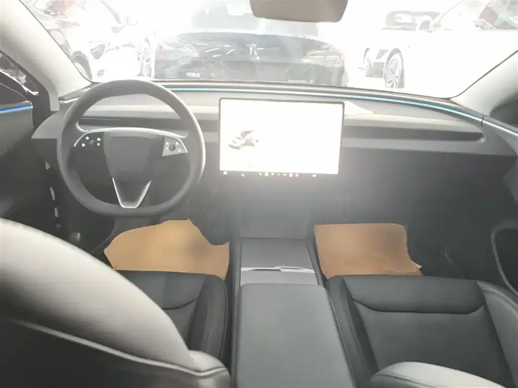 Tesla Model 3 — фото 10