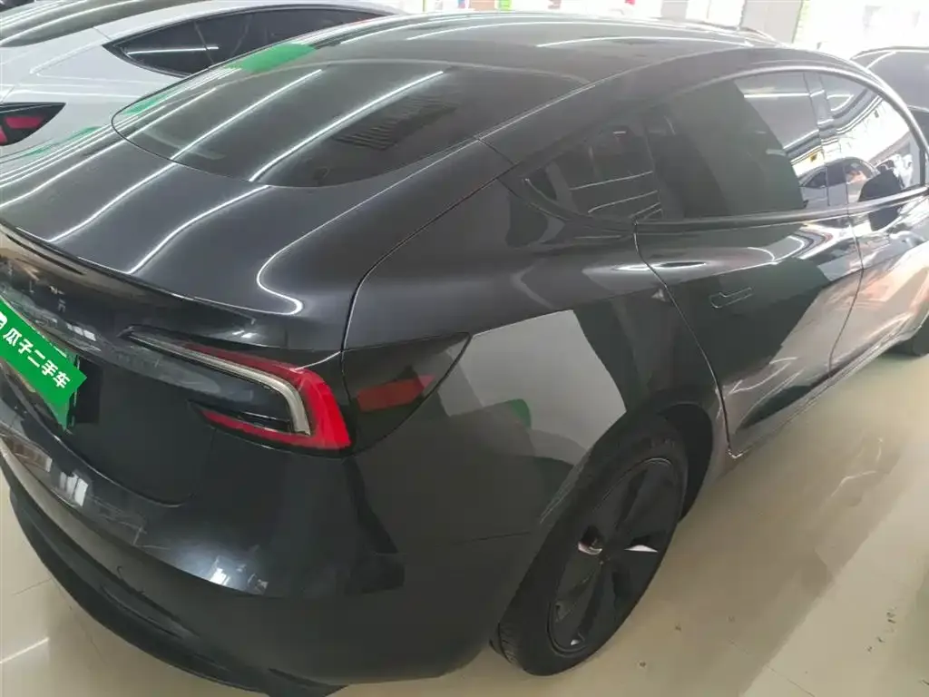 Tesla Model 3 — фото 7