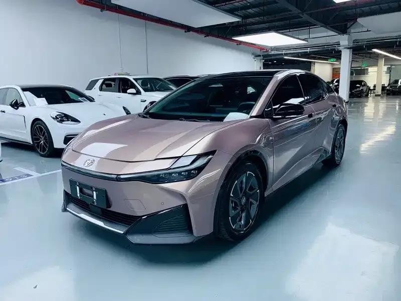 Toyota bZ3 2023 из CN, фото 1