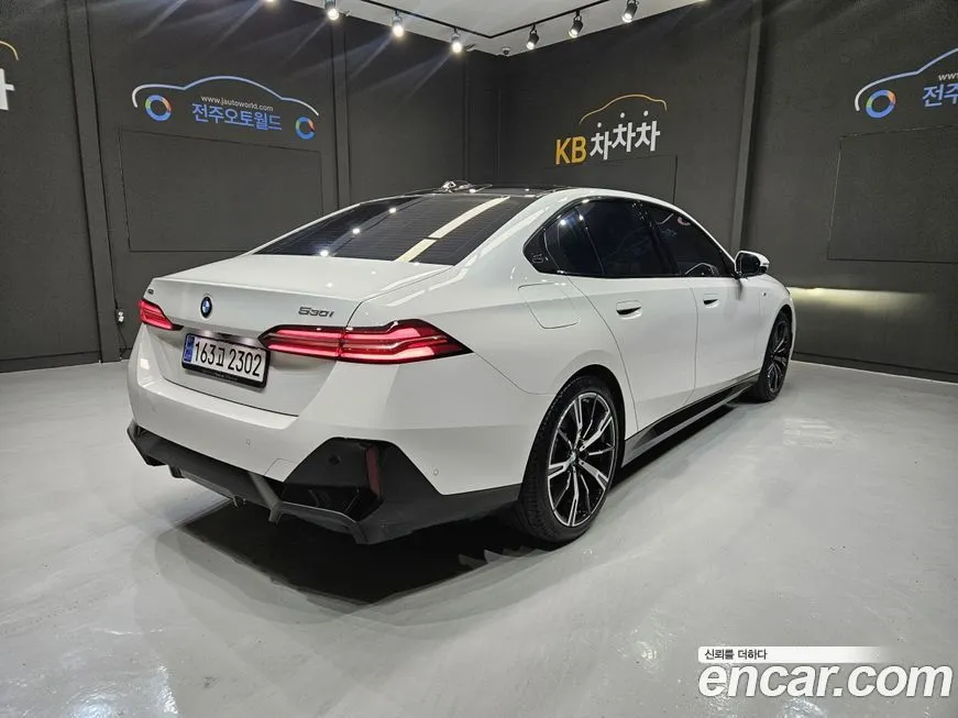 BMW 5-Series 2024 из KR, фото 2