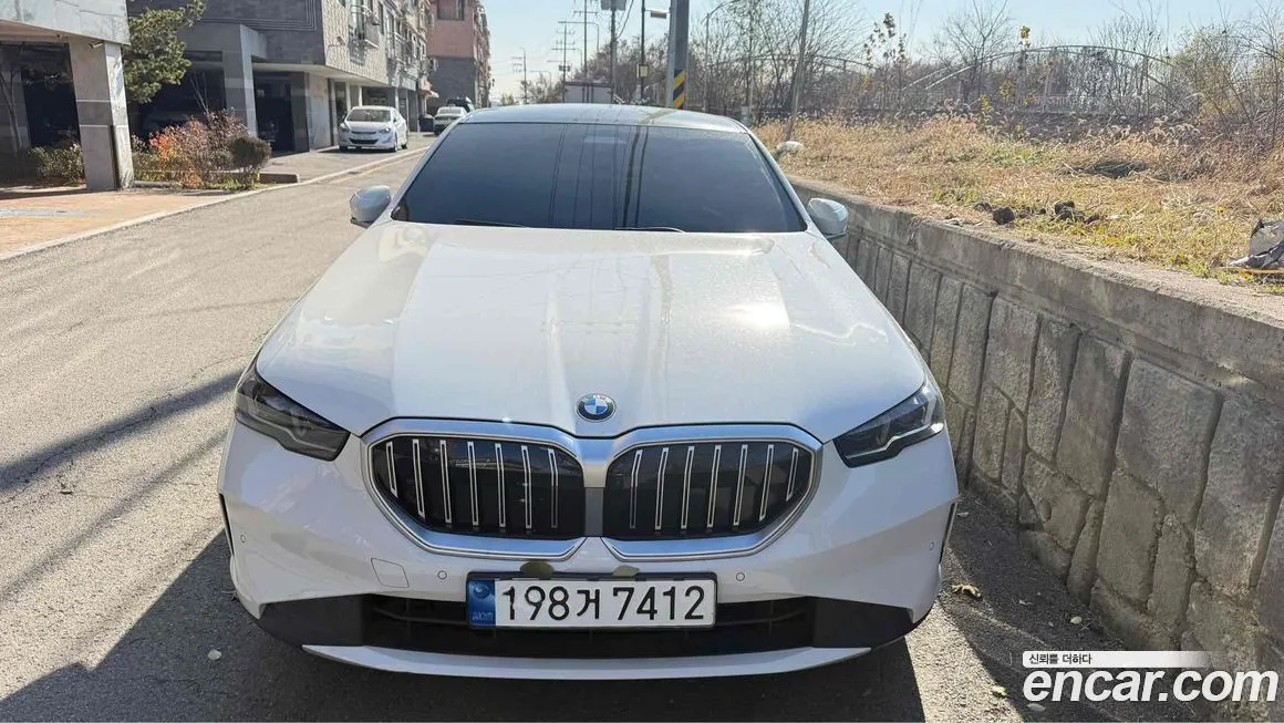 BMW 5-Series 2024 из KR, фото 1