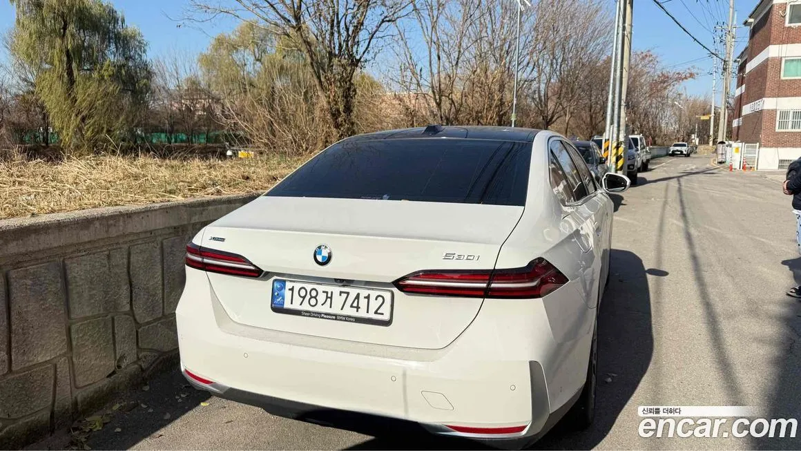 BMW 5-Series 2024 из KR, фото 2