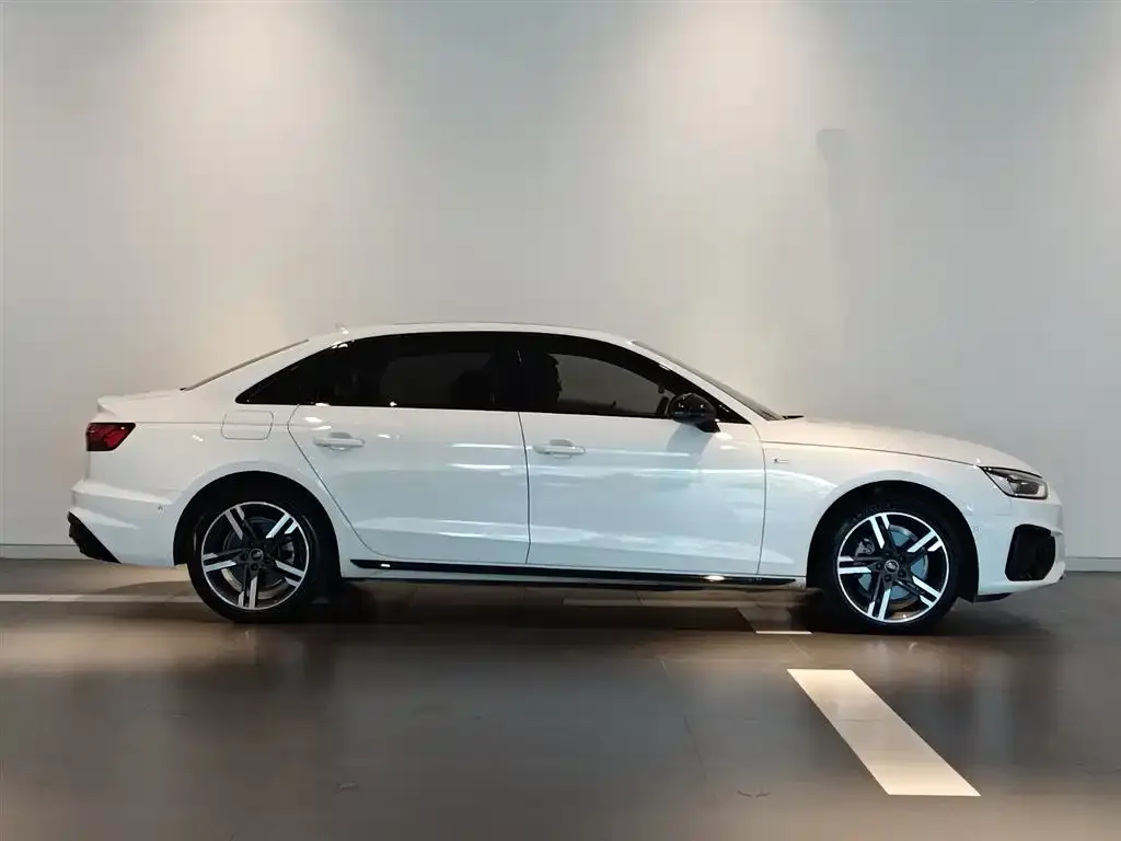 Audi A4L 2022 из CN, фото 3