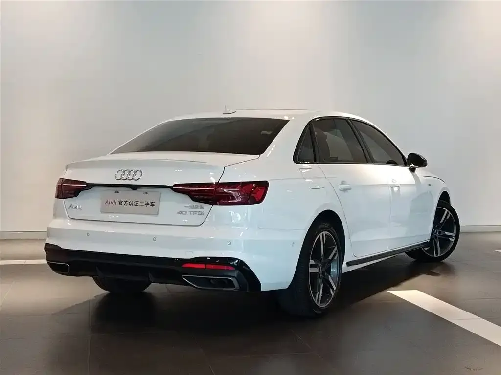 Audi A4L 2022 из CN, фото 4