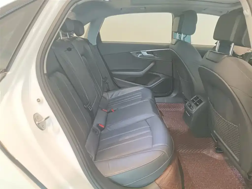 Audi A4L 2022 из CN, фото 7