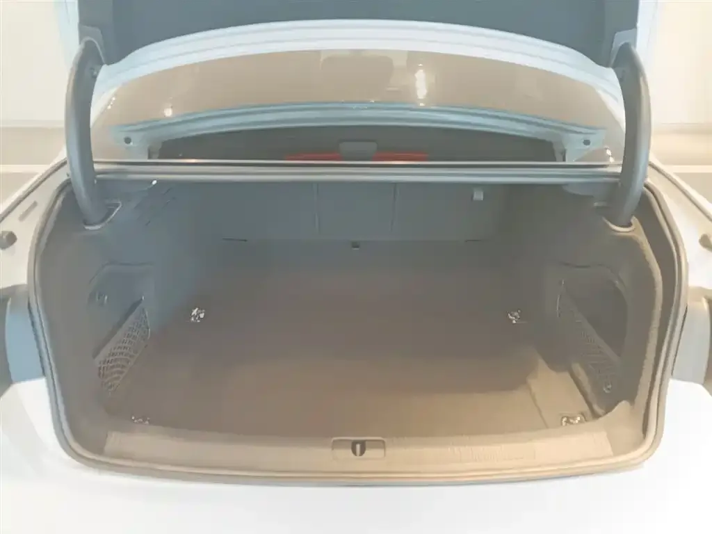 Audi A4L 2022 из CN, фото 9